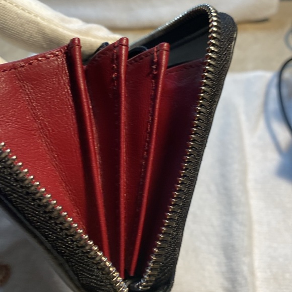 Gucci authentic blk long leather zippy wallet with GG trim - Picture 6 of 7